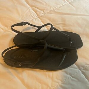 CROCS Black Sandals Sleek Minimalist Design